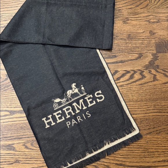 Scarf - Picture 2 of 5